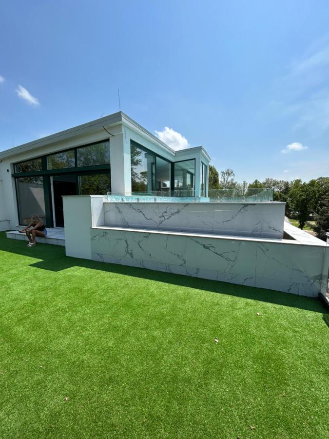Villa Bauhaus Dream Deluxe T Siófok Buitenkant foto